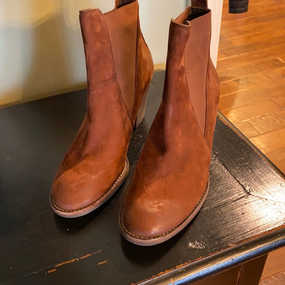 Paul Green Jules brown suede booties.